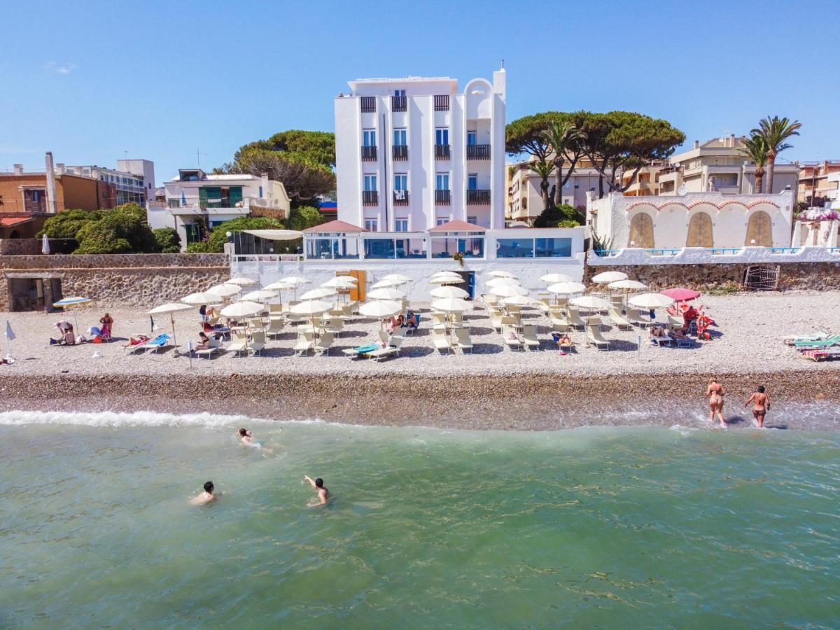 Hotel Del Sole Santa Marinella Exterior photo
